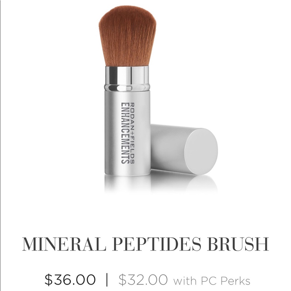 Rodan & Fields Retractable makeup brush